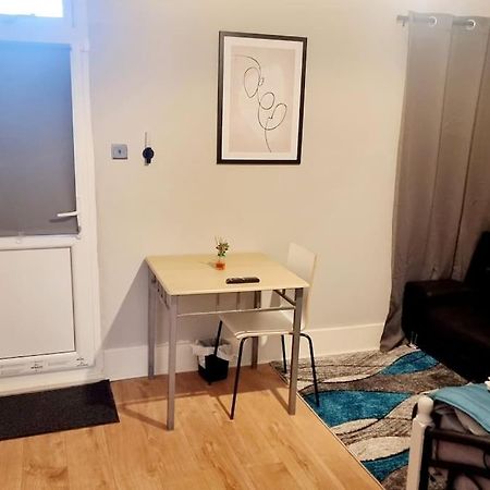 Stylish Apartment, Self Check-In, Ideal 4 Contractors, 25Mins To Gatwick Airport Thornton Heath المظهر الخارجي الصورة