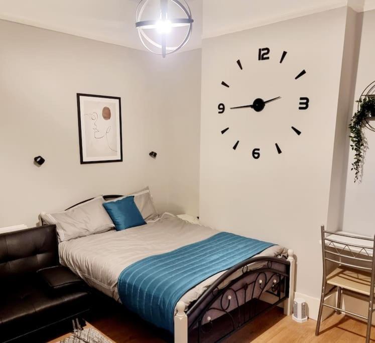 Stylish Apartment, Self Check-In, Ideal 4 Contractors, 25Mins To Gatwick Airport Thornton Heath المظهر الخارجي الصورة