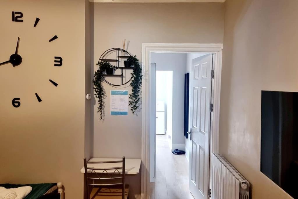 Stylish Apartment, Self Check-In, Ideal 4 Contractors, 25Mins To Gatwick Airport Thornton Heath المظهر الخارجي الصورة