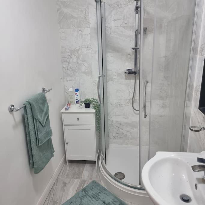 Stylish Apartment, Self Check-In, Ideal 4 Contractors, 25Mins To Gatwick Airport Thornton Heath المظهر الخارجي الصورة