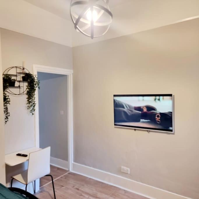Stylish Apartment, Self Check-In, Ideal 4 Contractors, 25Mins To Gatwick Airport Thornton Heath المظهر الخارجي الصورة