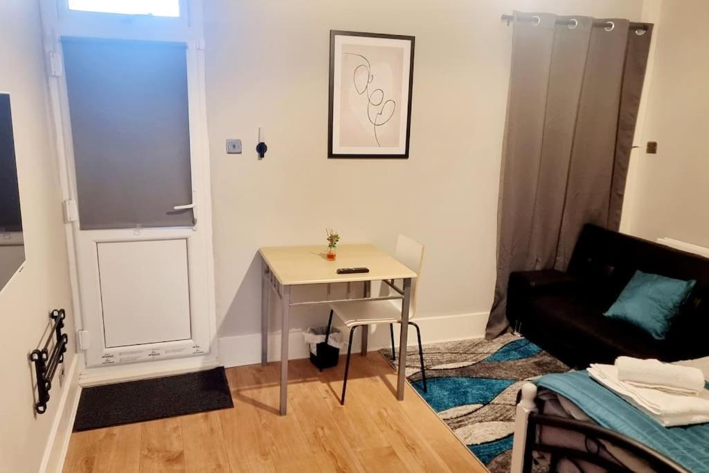 Stylish Apartment, Self Check-In, Ideal 4 Contractors, 25Mins To Gatwick Airport Thornton Heath المظهر الخارجي الصورة