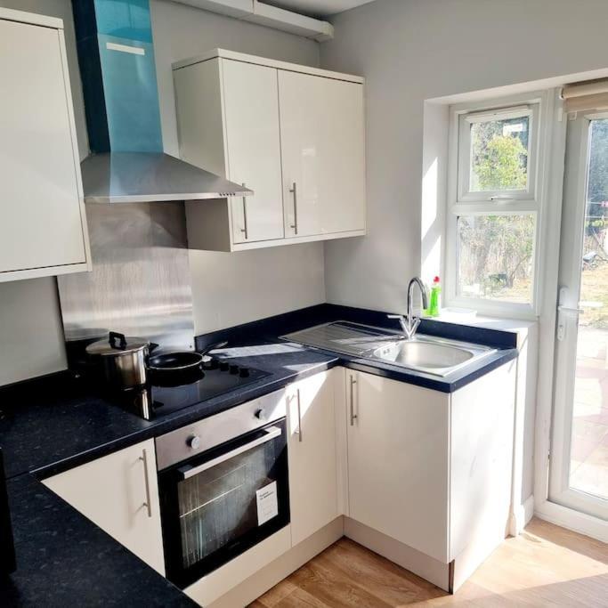 Stylish Apartment, Self Check-In, Ideal 4 Contractors, 25Mins To Gatwick Airport Thornton Heath المظهر الخارجي الصورة