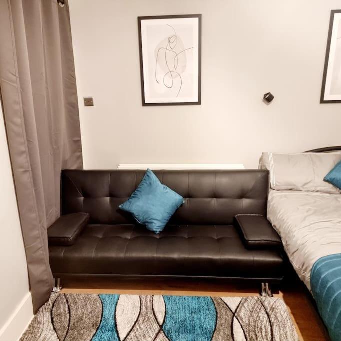 Stylish Apartment, Self Check-In, Ideal 4 Contractors, 25Mins To Gatwick Airport Thornton Heath المظهر الخارجي الصورة