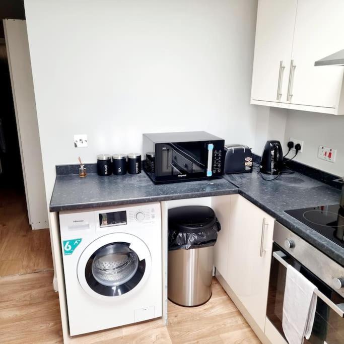 Stylish Apartment, Self Check-In, Ideal 4 Contractors, 25Mins To Gatwick Airport Thornton Heath المظهر الخارجي الصورة