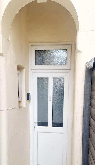 Stylish Apartment, Self Check-In, Ideal 4 Contractors, 25Mins To Gatwick Airport Thornton Heath المظهر الخارجي الصورة